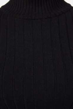Grave Respect Knit Skivvy